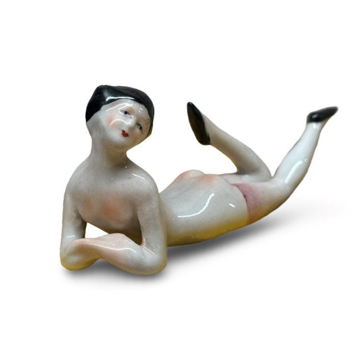 Keralouve_Pin-Up_Girl_Strumpfe_Porzellan_Belgium_Schwarz