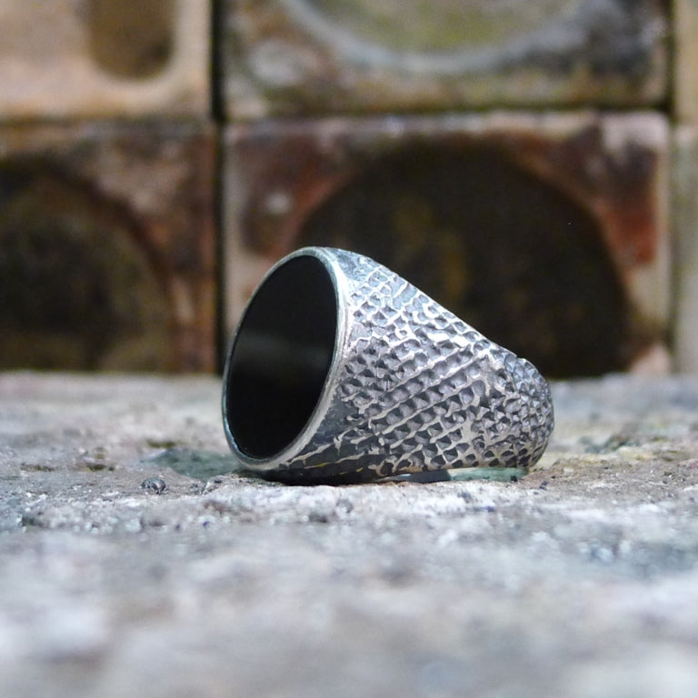Ell Silver Knurled Round 925 Silber Ring mit einem Onix drinne