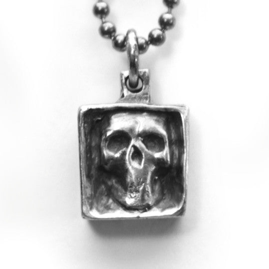 A Mad Monk Style Skull Box Anhänger