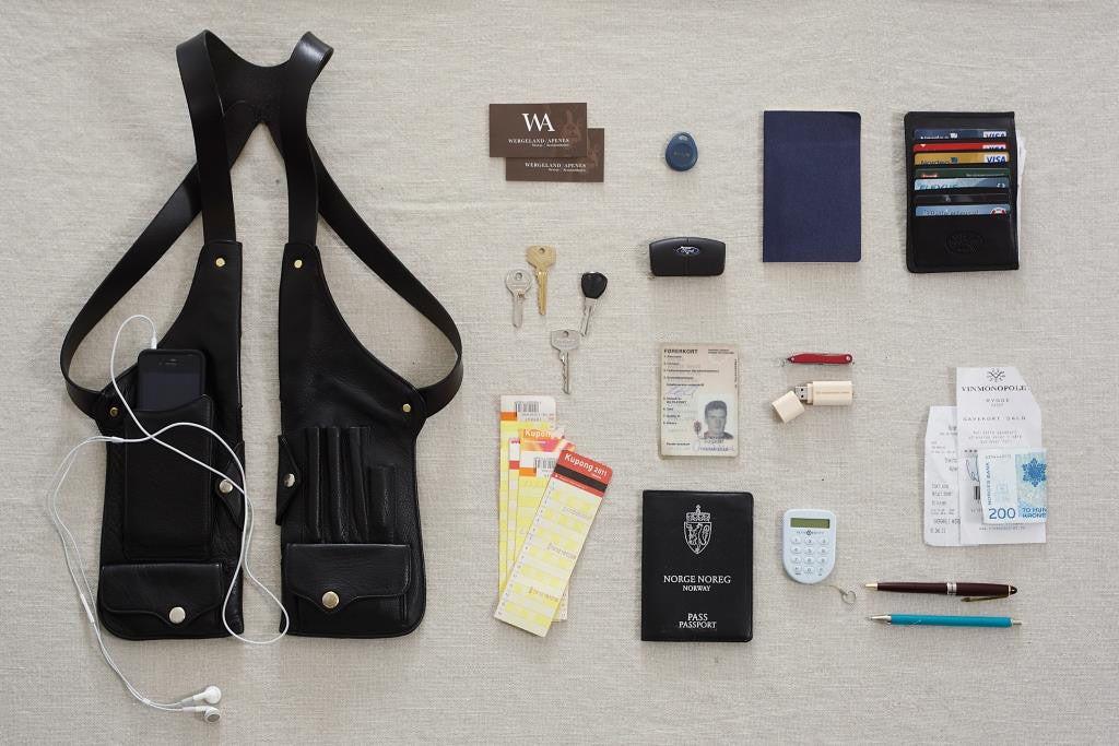 The Nielsen Way - En Nielsen leather holster travel gear