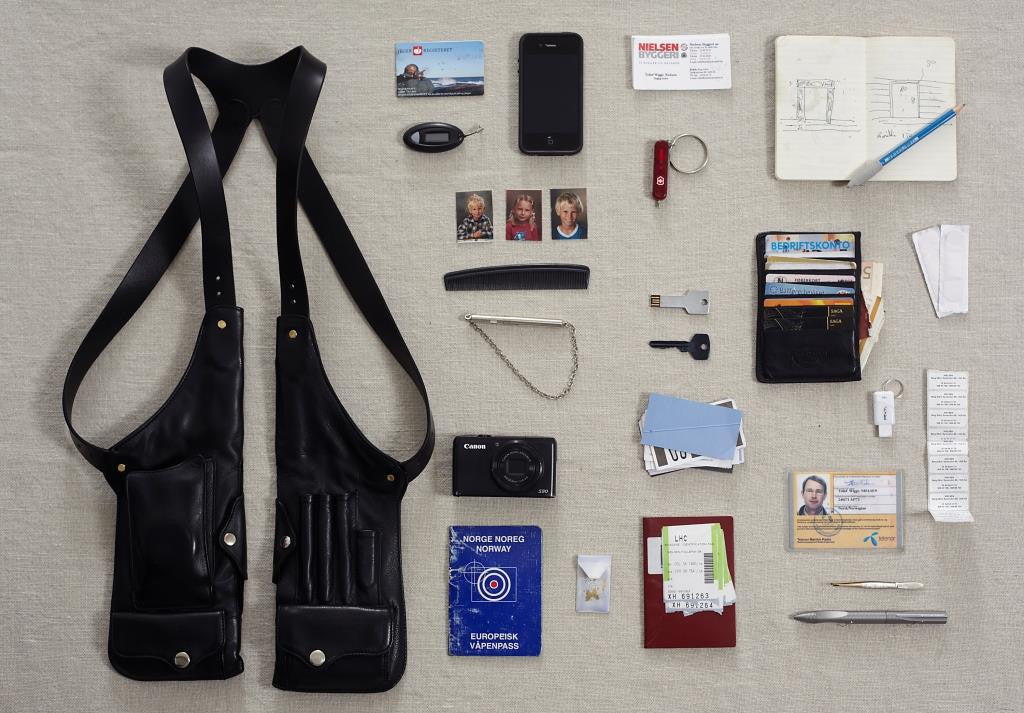 The Nielsen Way - En Nielsen leather holster travel gear