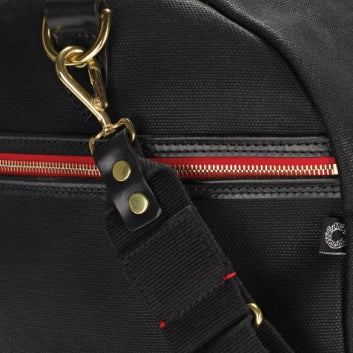 croots-vintagerange-waxed-canvas-reisetasche-black-messingbeschlag